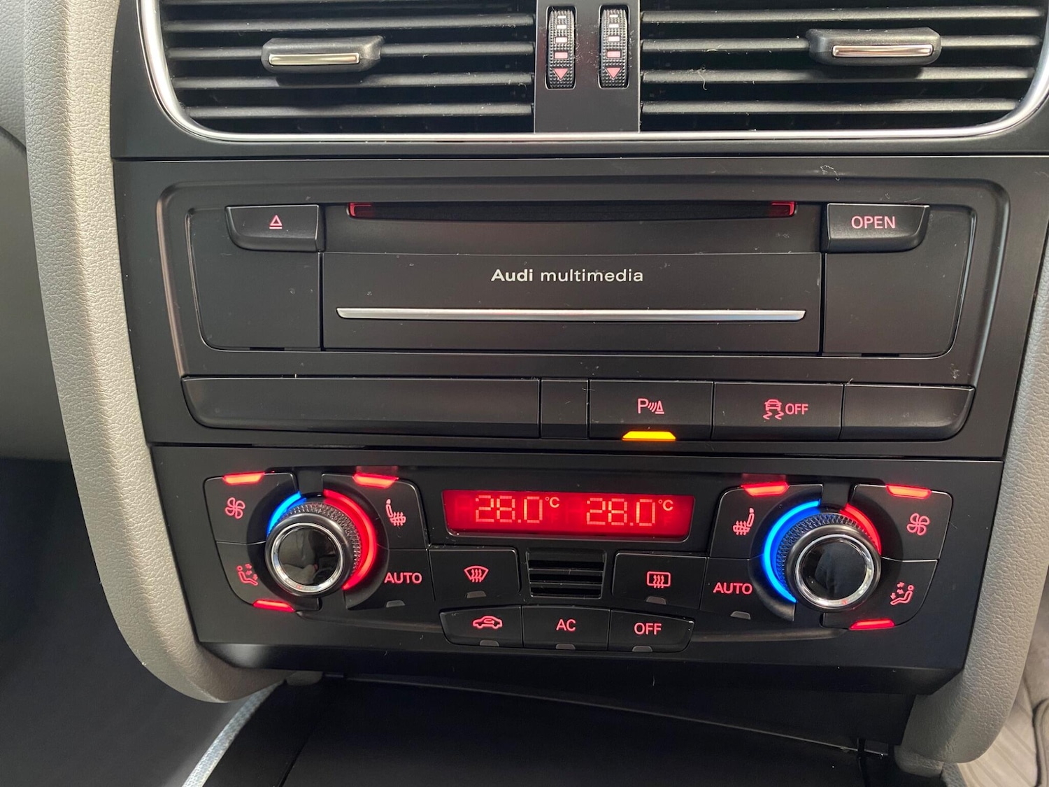 Used Audi A4 2010 for sale - 77358479: Photo 25