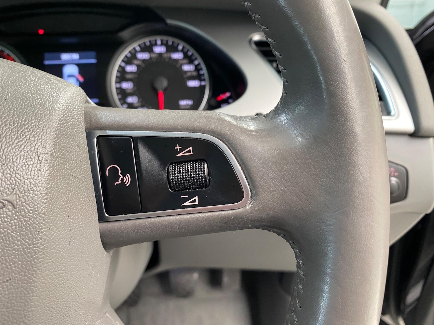 Used Audi A4 2010 for sale - 77358479: Photo 33