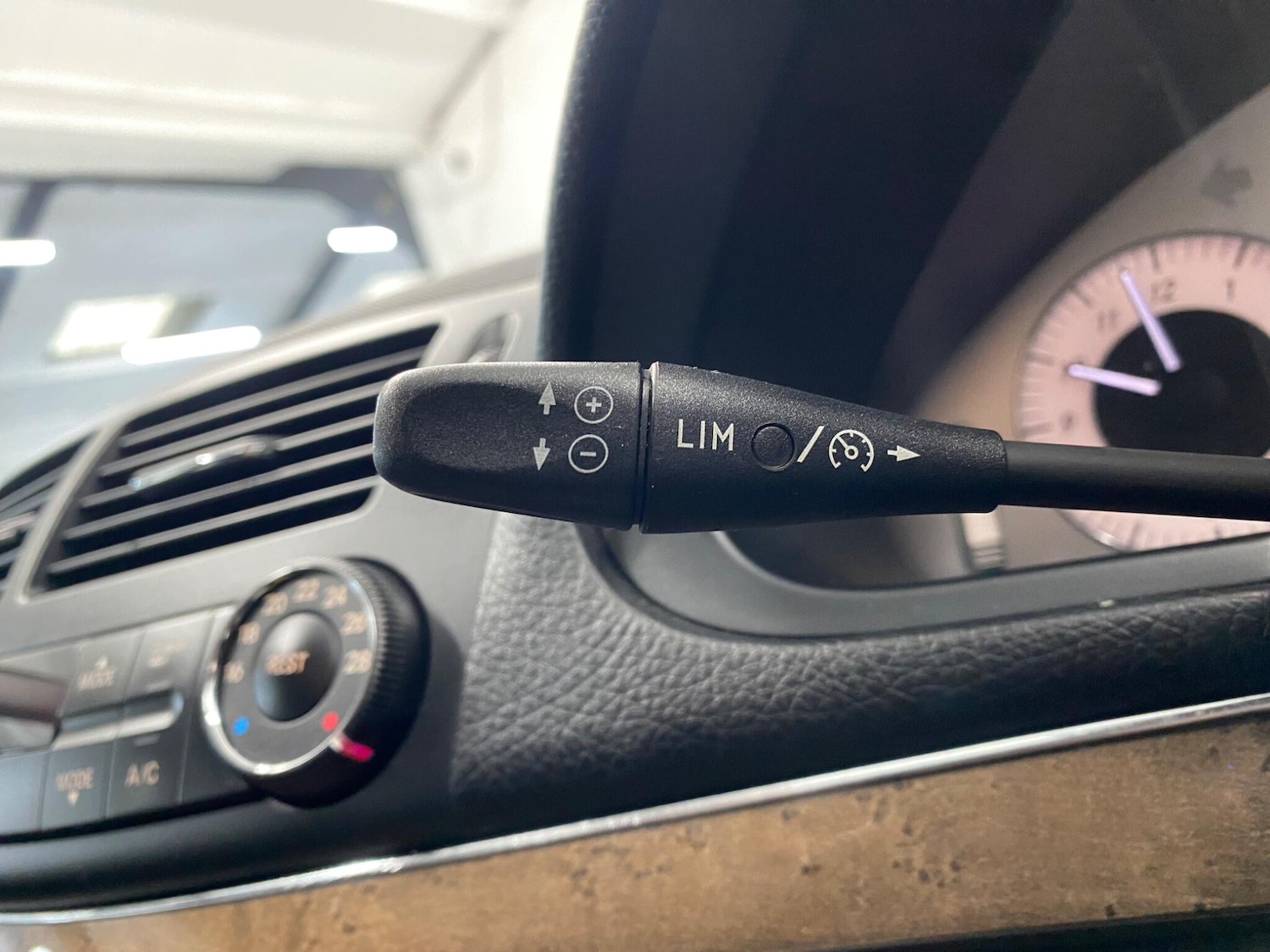 Used Mercedes-Benz E Class 2008 for sale - 77335890: Photo 30