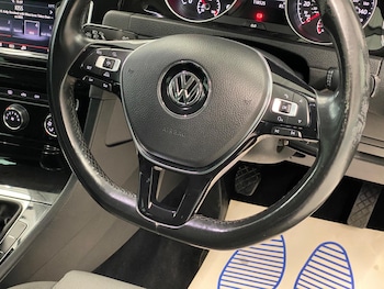 Used Volkswagen Golf 2015 for sale - 77335877: Photo