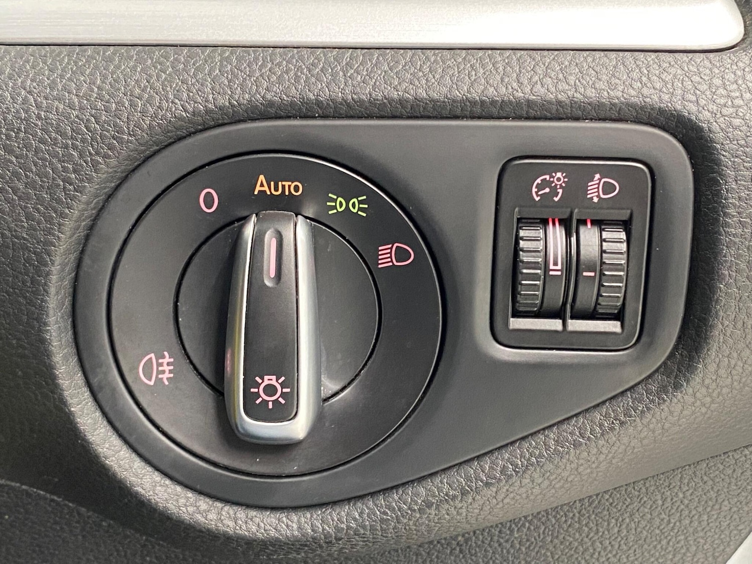 Used Volkswagen Sharan 2016 for sale - 77769400: Photo 39