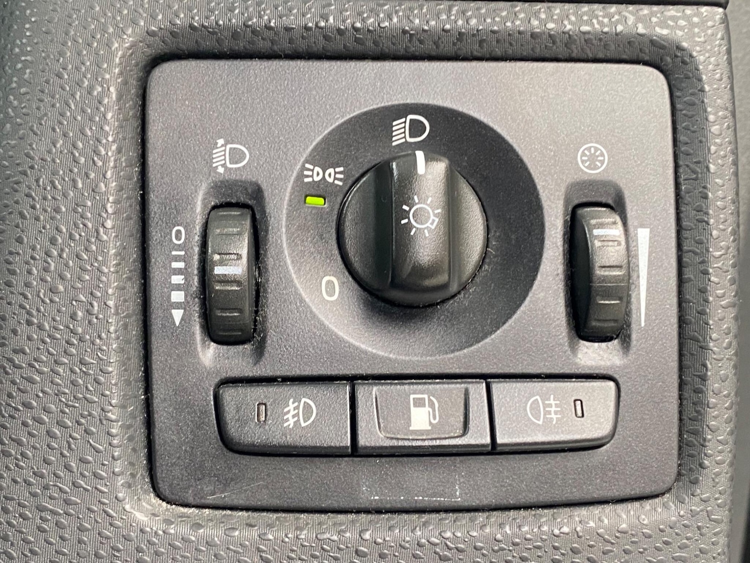 Used Volvo V50 2010 for sale - 77646628: Photo 28