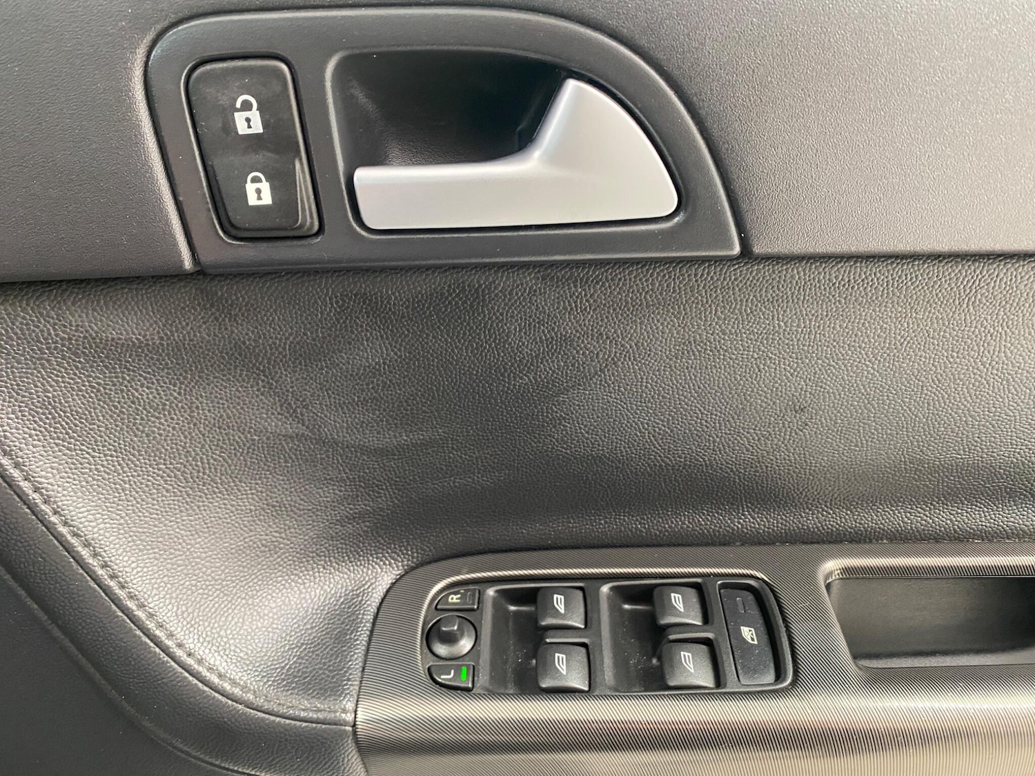 Used Volvo V50 2010 for sale - 77646628: Photo 29