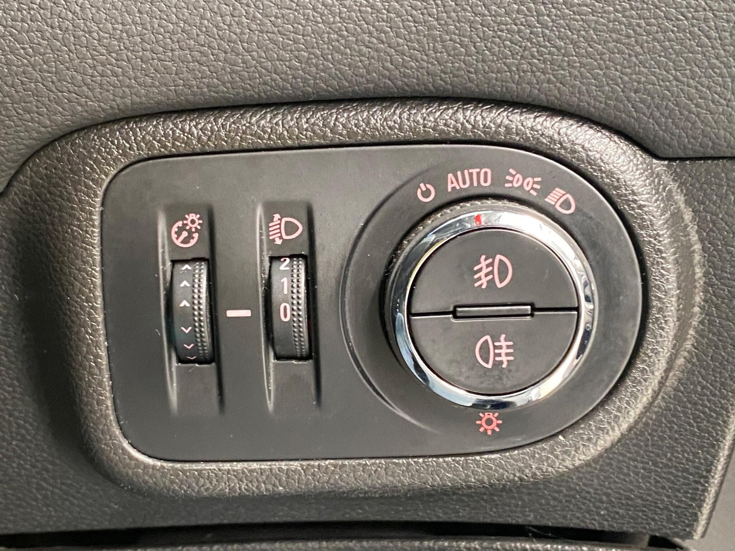 Used Vauxhall Zafira 2015 for sale - 77335869: Photo 41