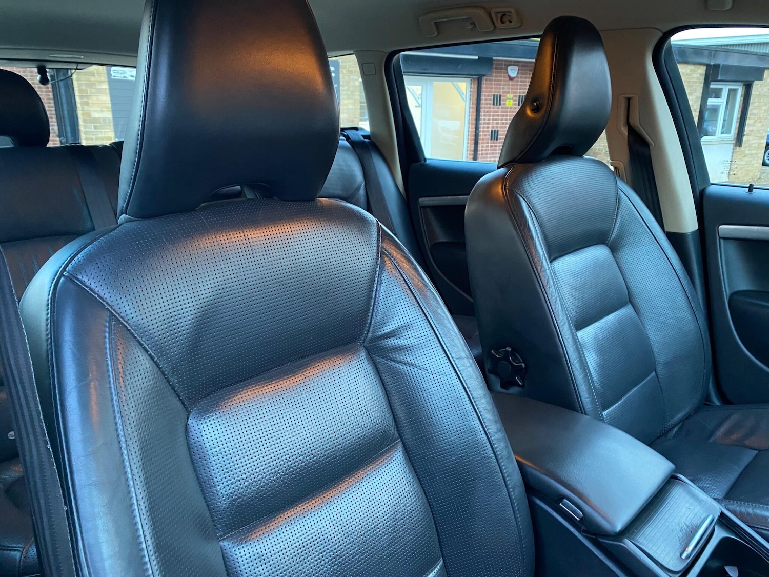 Used Volvo V70 2008 for sale - 77335889: Photo 10