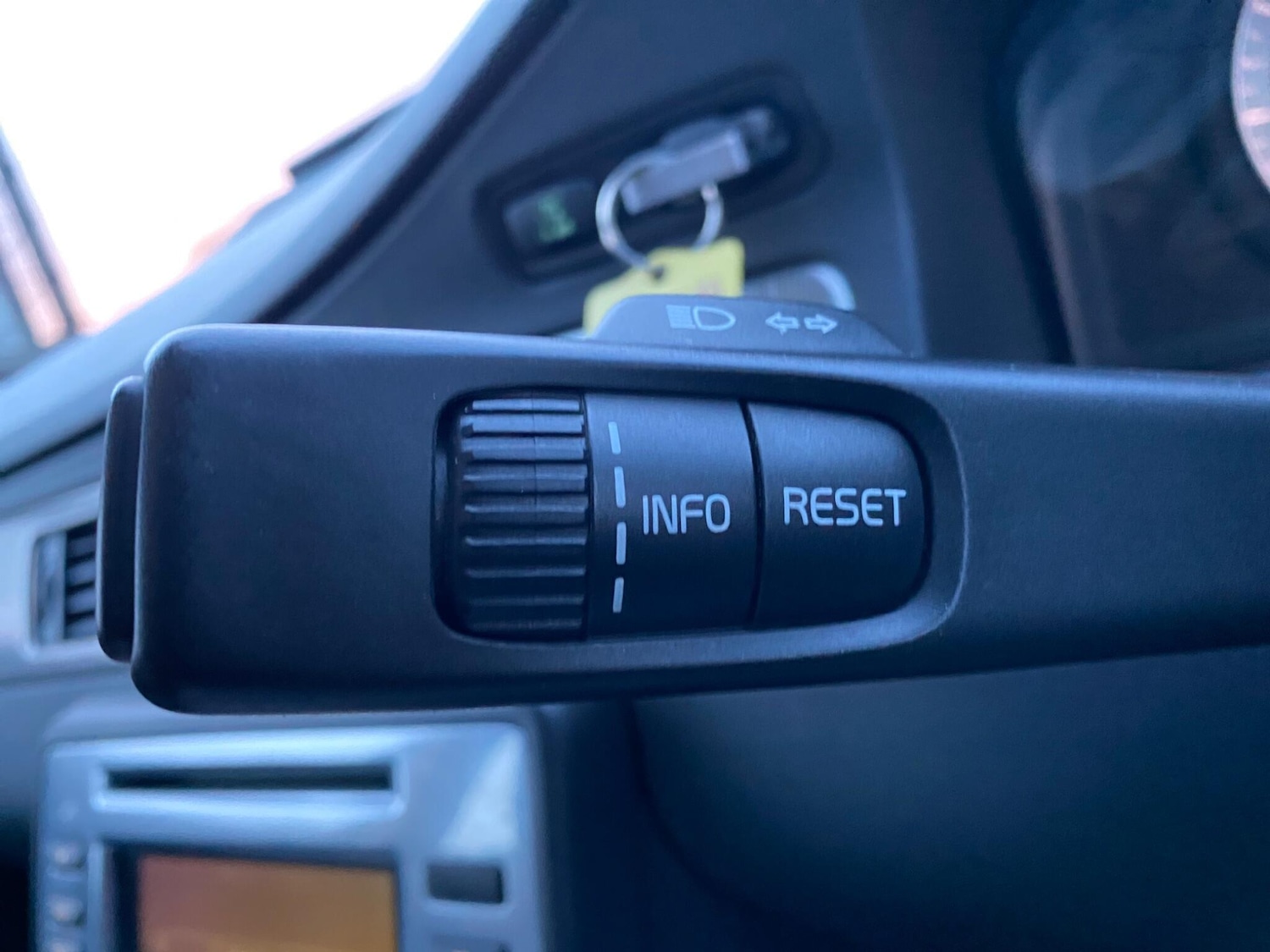 Used Volvo V70 2008 for sale - 77335889: Photo 27