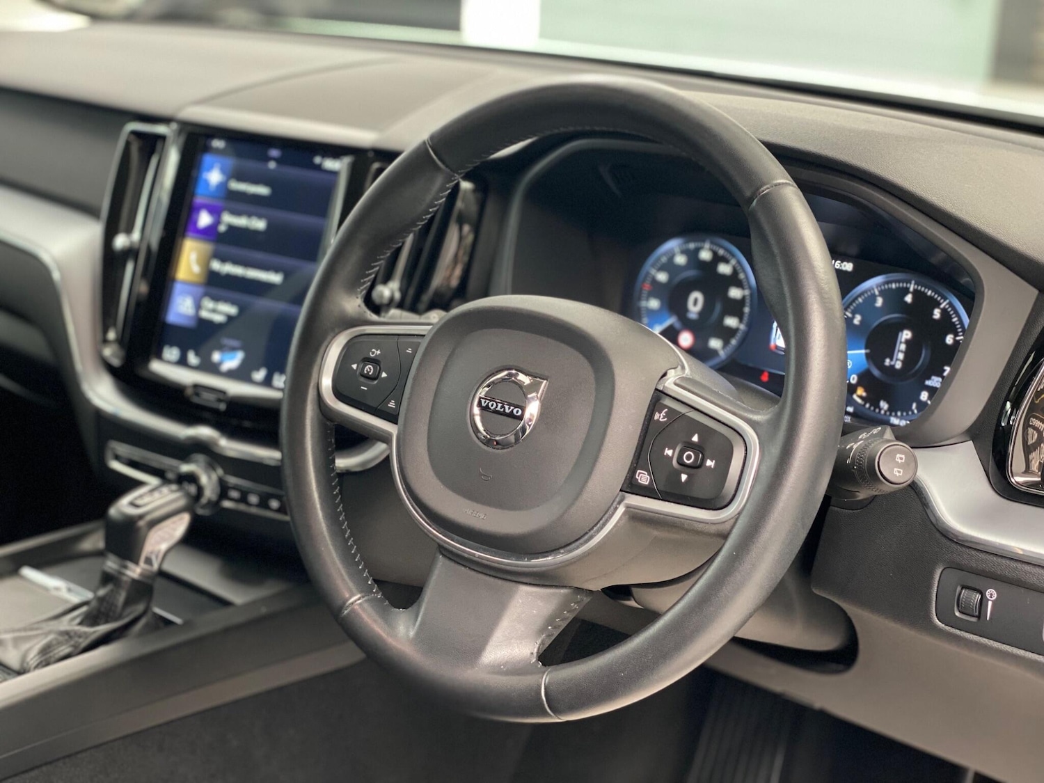 Used Volvo XC60 for sale - 77335860: Photo 4