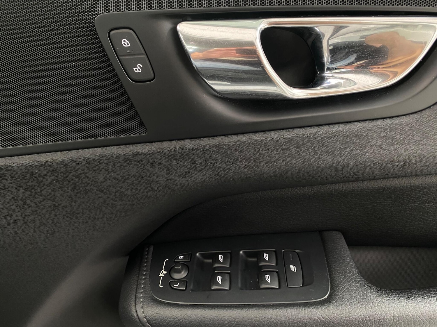 Used Volvo XC60 for sale - 77335860: Photo 40