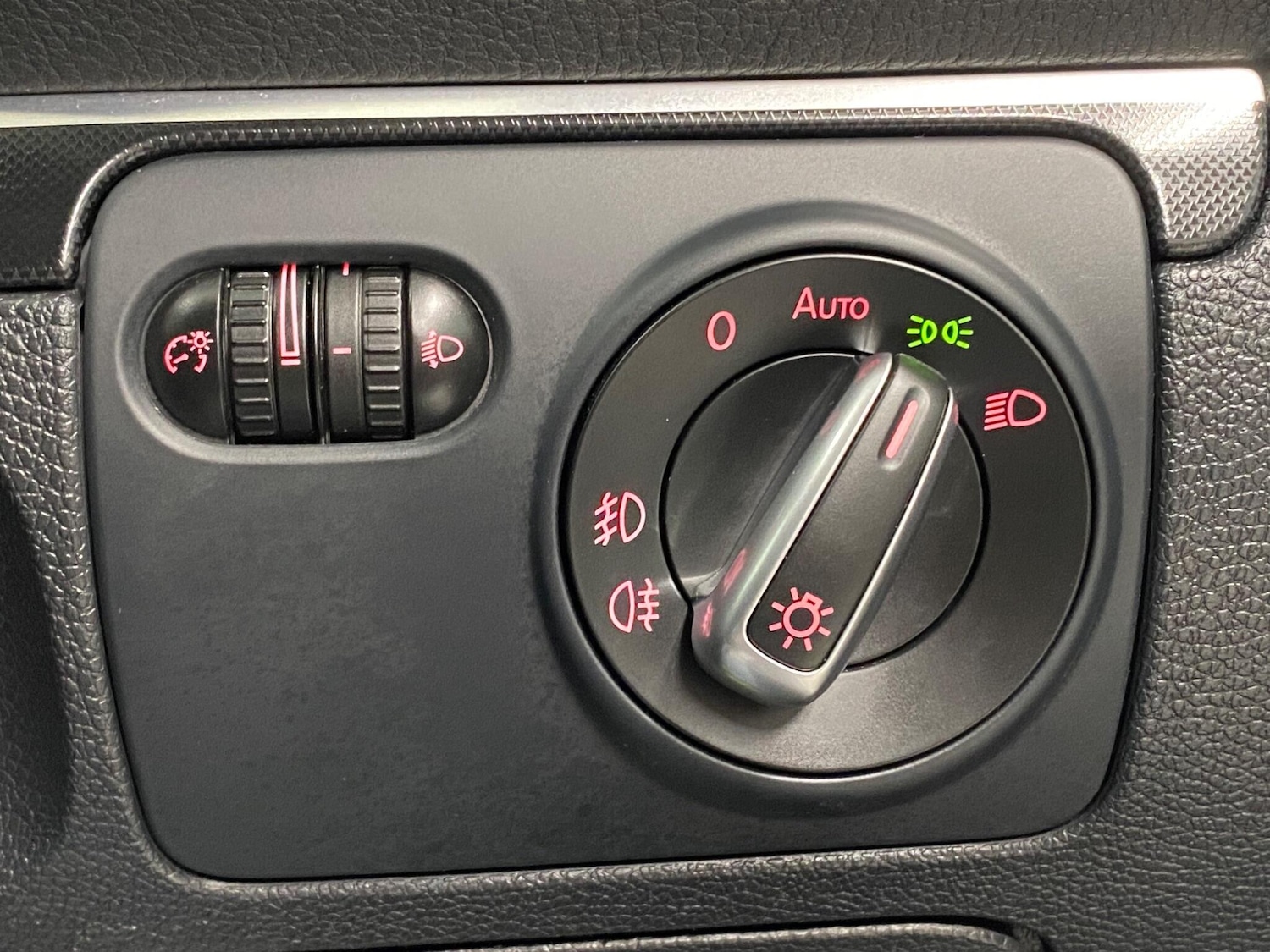 Used Volkswagen Scirocco 2013 for sale - 77335861: Photo 38