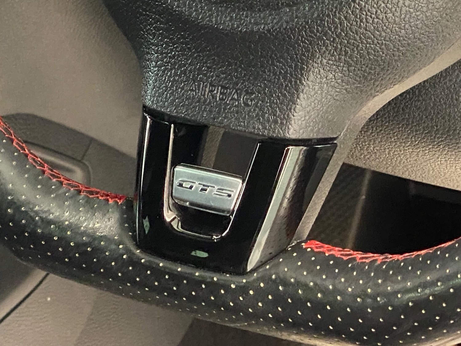 Used Volkswagen Scirocco 2013 for sale - 77335861: Photo 5