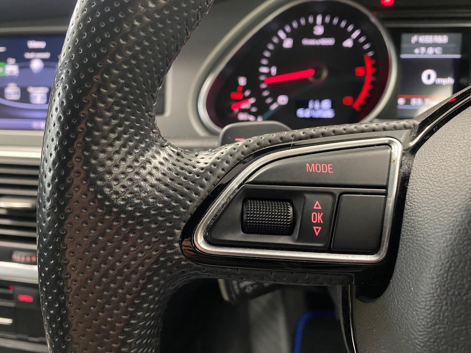 Used Audi Q7 2014 for sale - 77335880: Photo 40