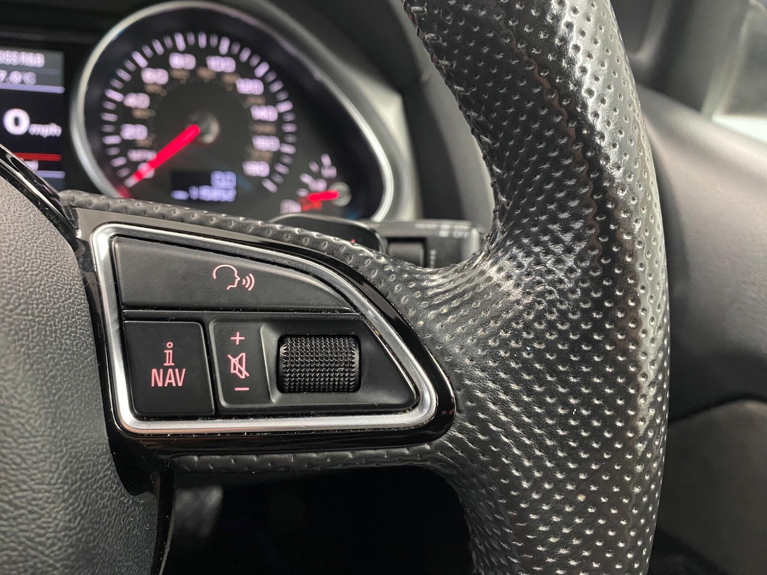 Used Audi Q7 2014 for sale - 77335880: Photo 41