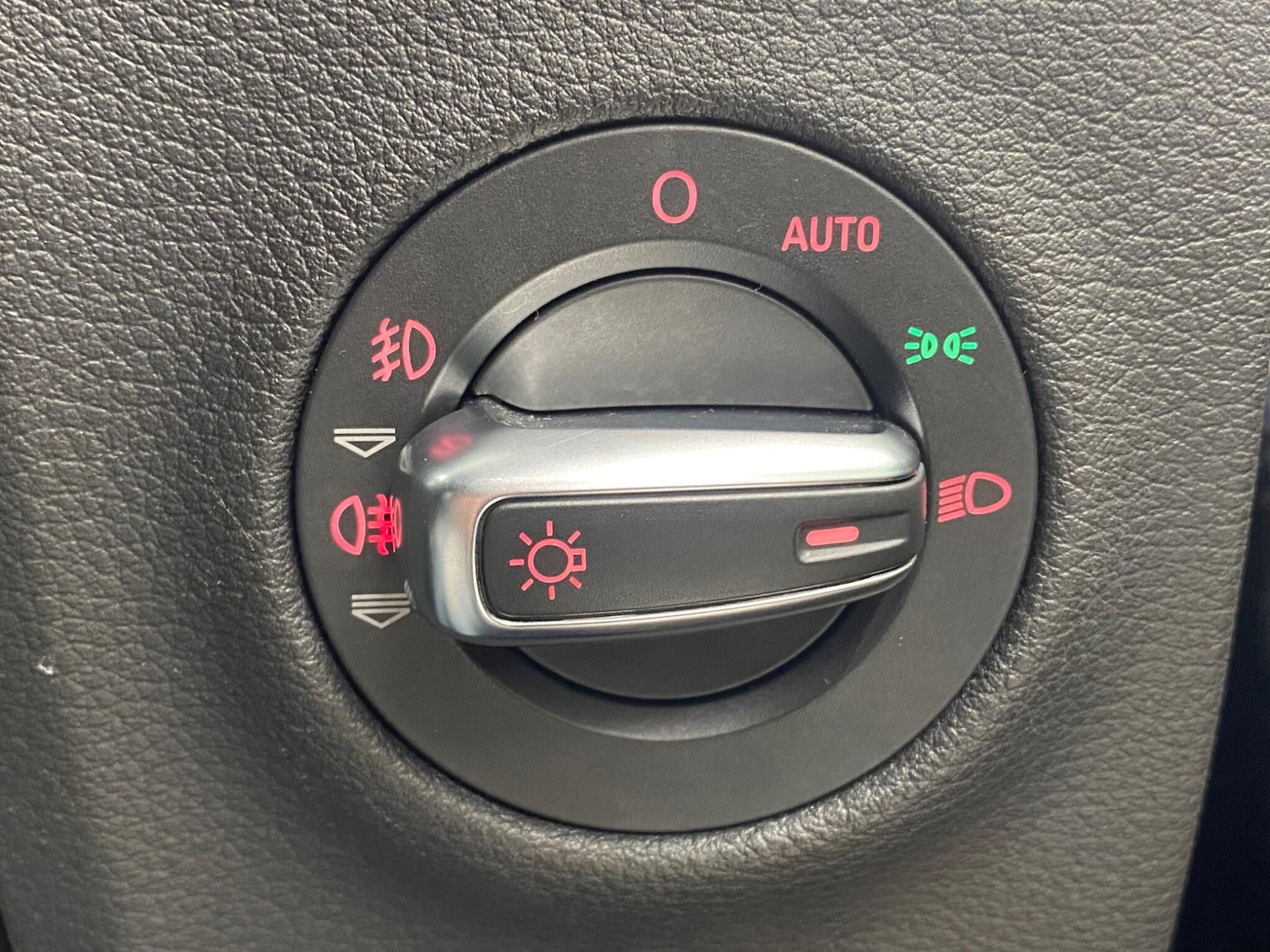 Used Audi Q7 2014 for sale - 77335880: Photo 48