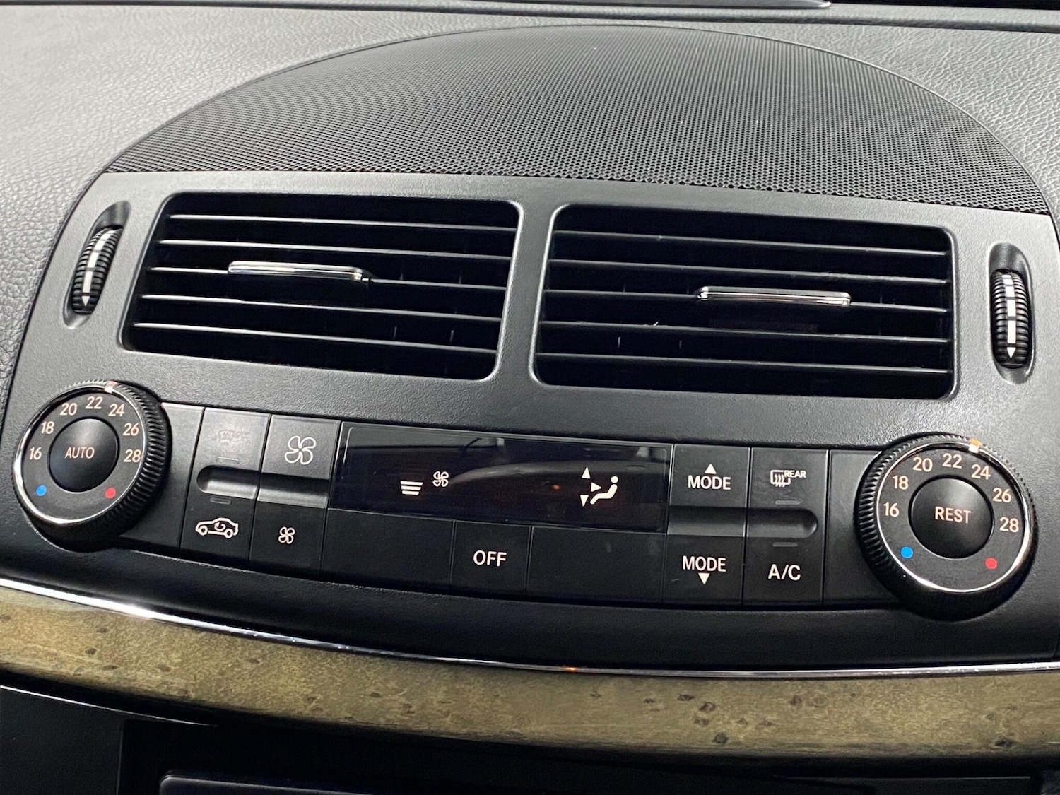 Used Mercedes-Benz E Class 2009 for sale - 77335867: Photo 31