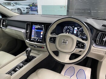 Used Volvo V60 2018 for sale - 78466405: Photo