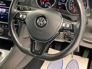 Used Volkswagen Golf 2019 for sale - 78273142: Photo