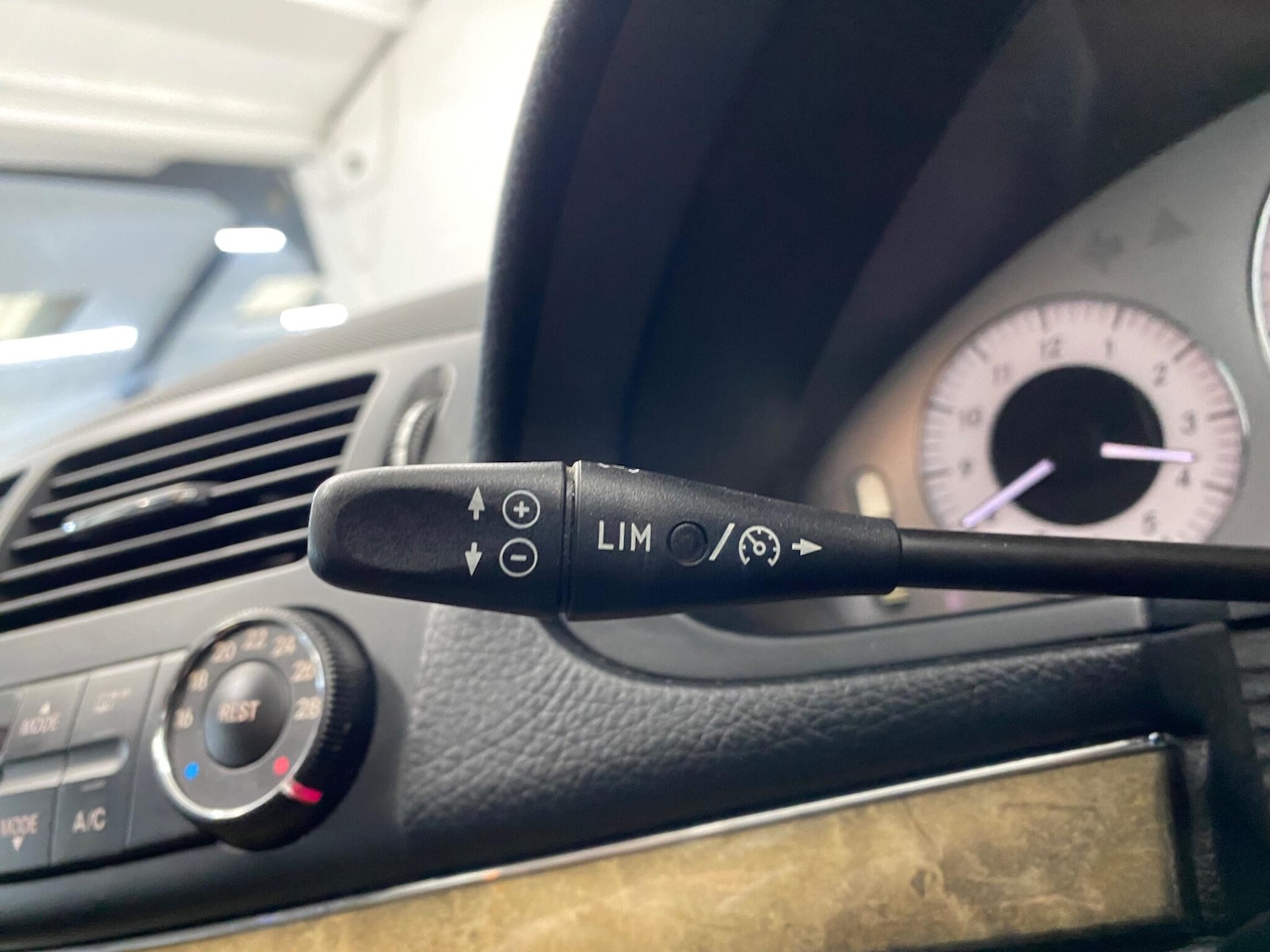 Used Mercedes-Benz E Class 2009 for sale - 77468711: Photo 34