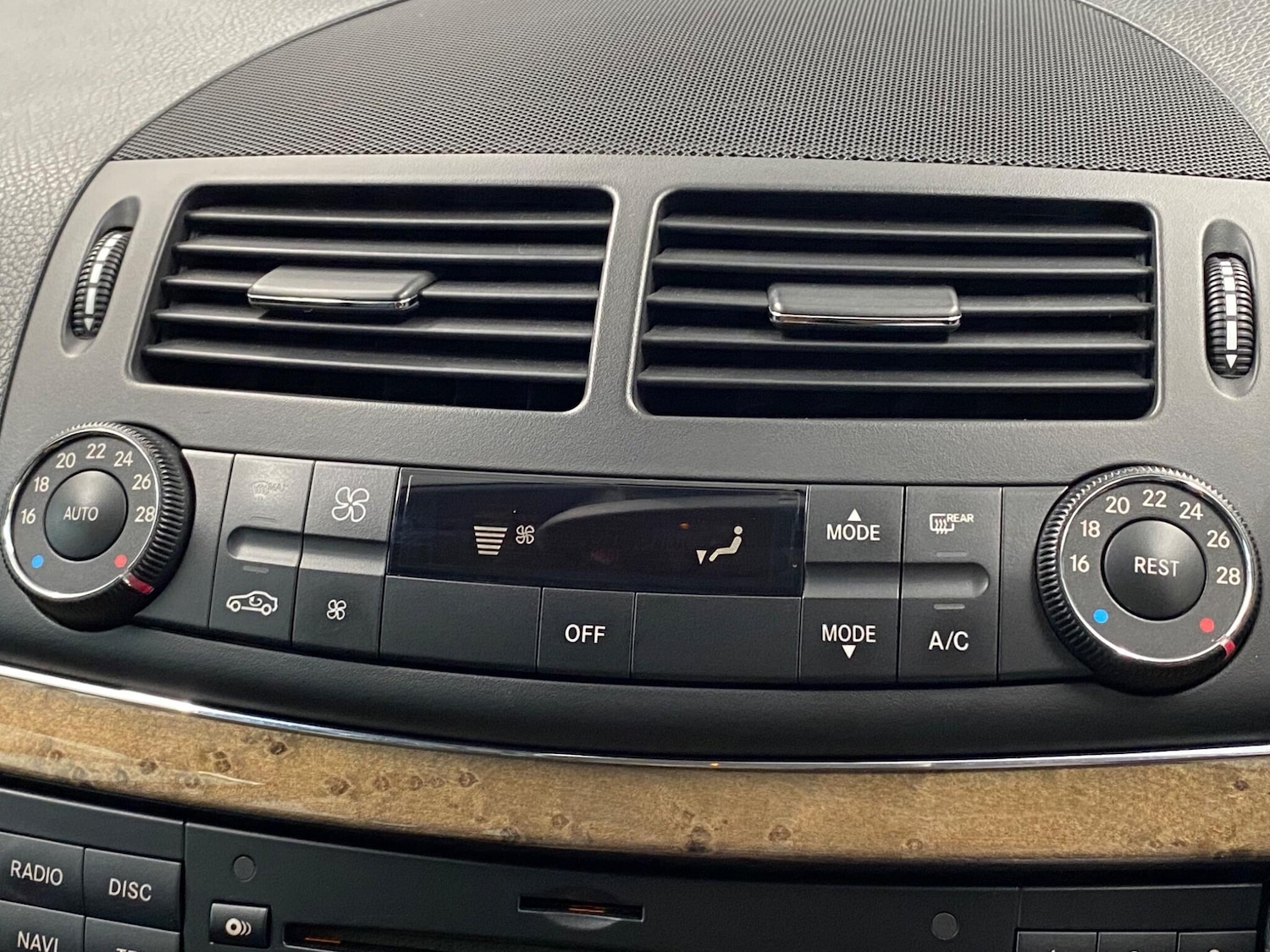 Used Mercedes-Benz E Class 2009 for sale - 77538231: Photo 29