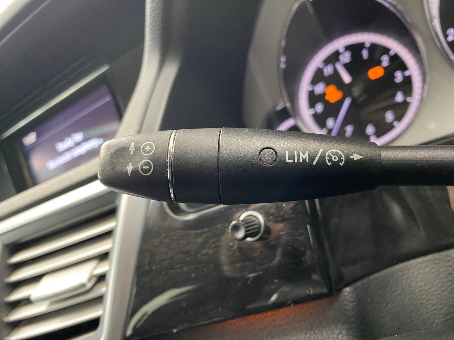 Used Mercedes-Benz E Class 2010 for sale - 78190352: Photo 33