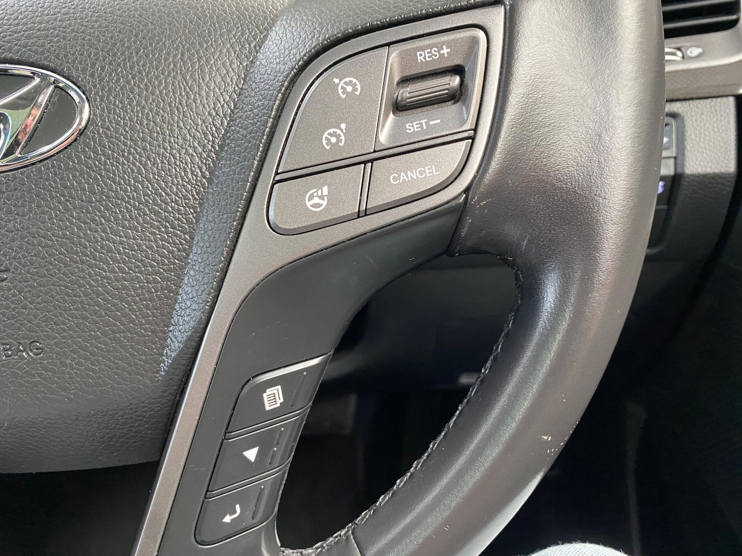 Used Hyundai Santa Fe 2013 for sale - 77358644: Photo 35