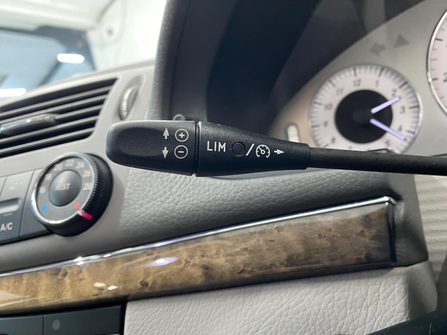 Used Mercedes-Benz E Class 2008 for sale - 77425472: Photo 38