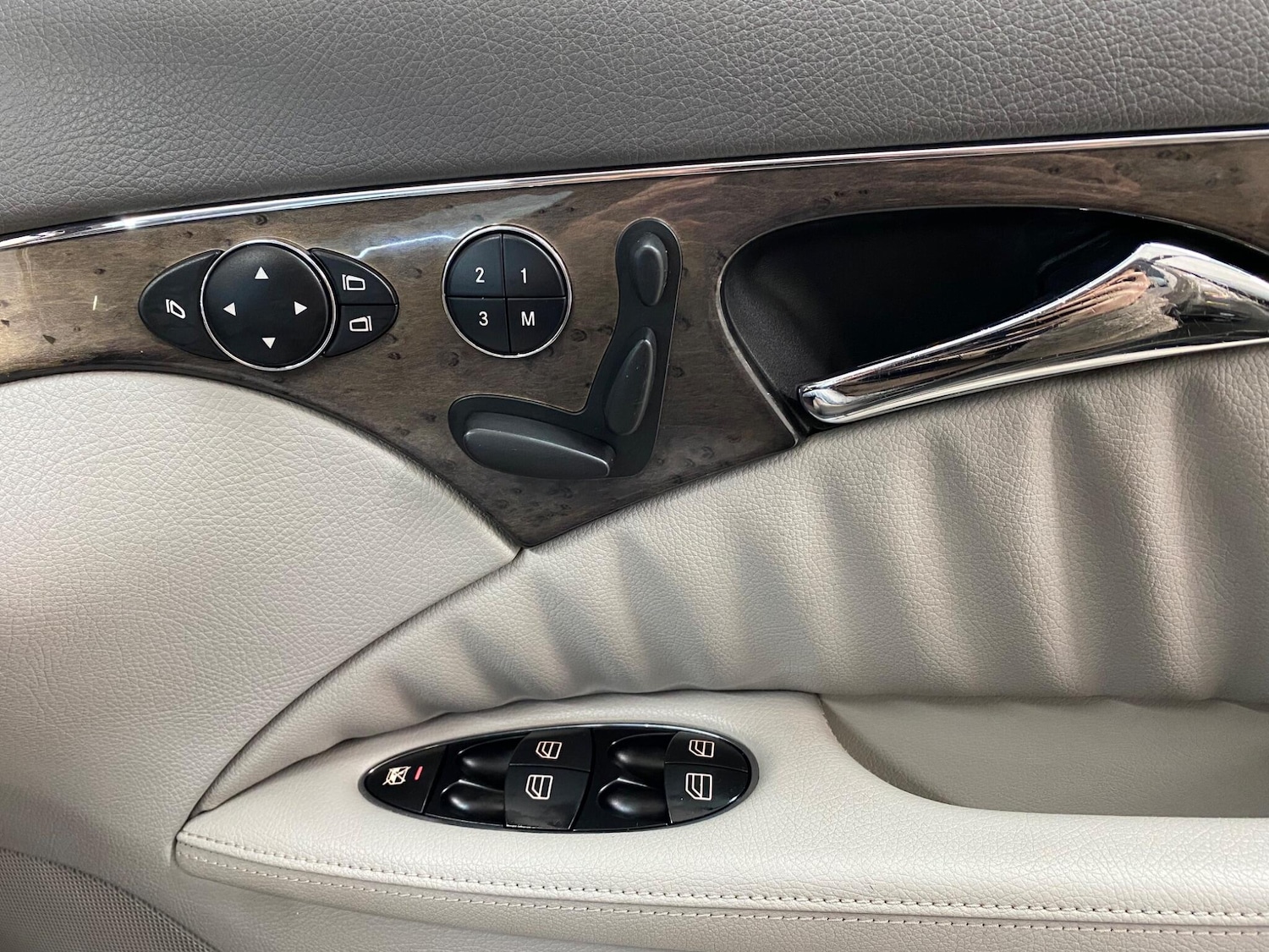 Used Mercedes-Benz E Class 2008 for sale - 77425472: Photo 40