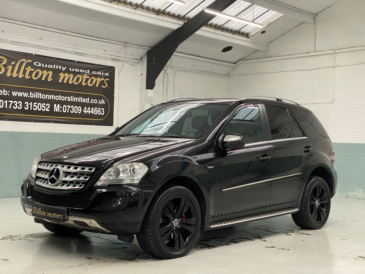 Used Mercedes-Benz M Class 2010 for sale - 77358319: Photo 2