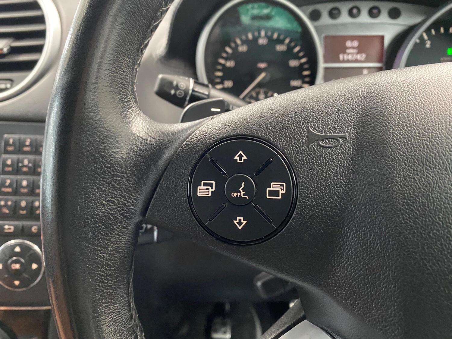 Used Mercedes-Benz M Class 2010 for sale - 77358319: Photo 36