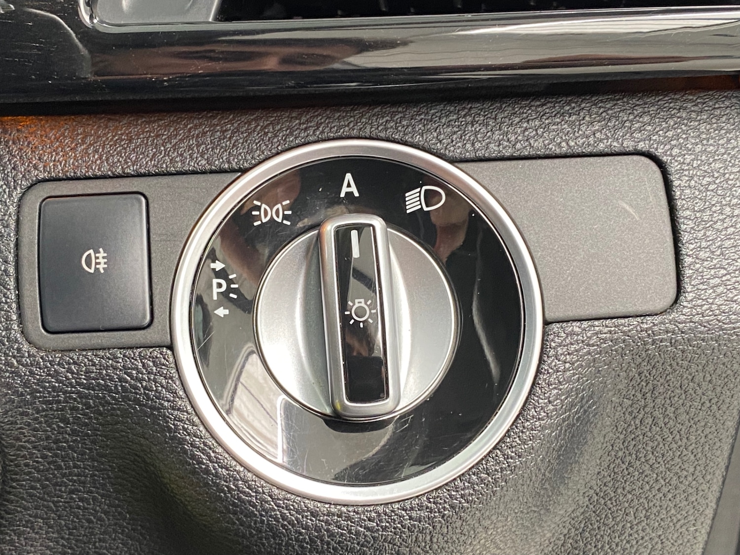 Used Mercedes-Benz E Class 2010 for sale - 77864628: Photo 35