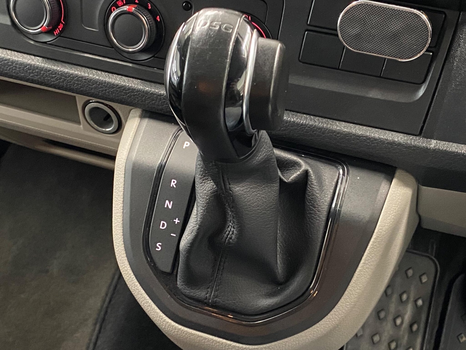 Used Volkswagen Transporter 2017 for sale - 77376847: Photo 24