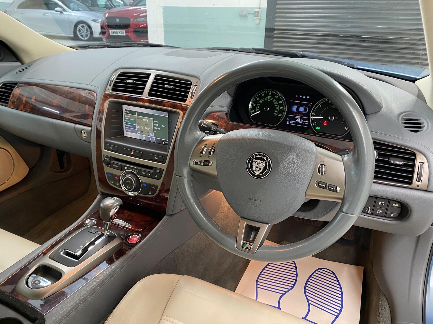 Used Jaguar XKR 2007 for sale - 78190350: Photo 3