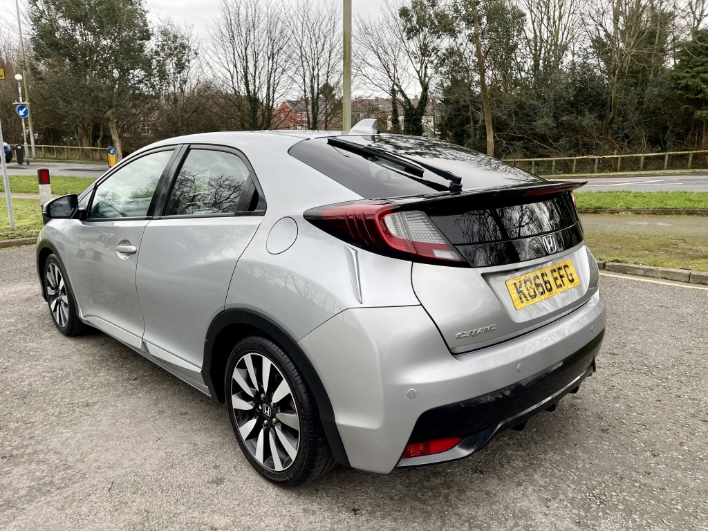 Used Honda Civic 2017 for sale - 77640429: Photo 4