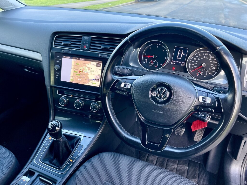 Used Volkswagen Golf 2017 for sale - 77896975: Photo 11