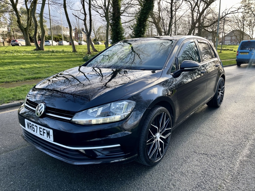 Used Volkswagen Golf 2017 for sale - 77896975: Photo 2