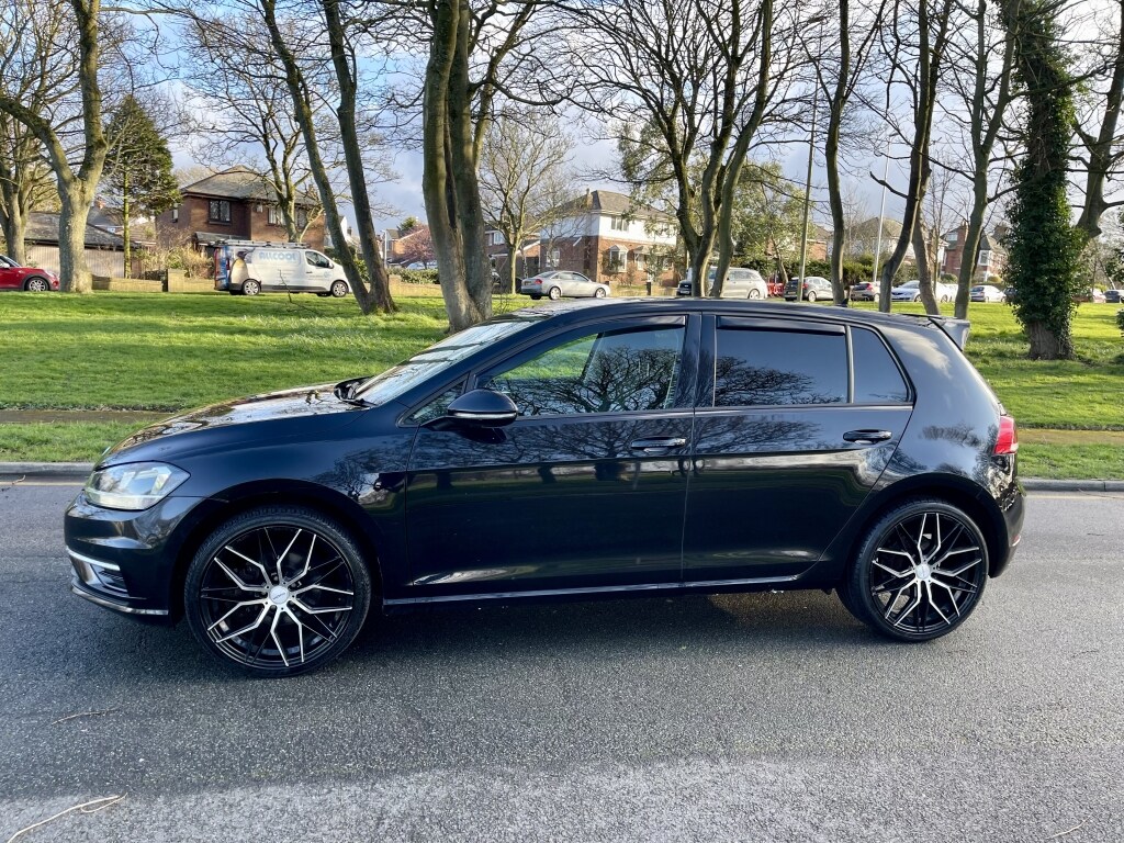 Used Volkswagen Golf 2017 for sale - 77896975: Photo 7