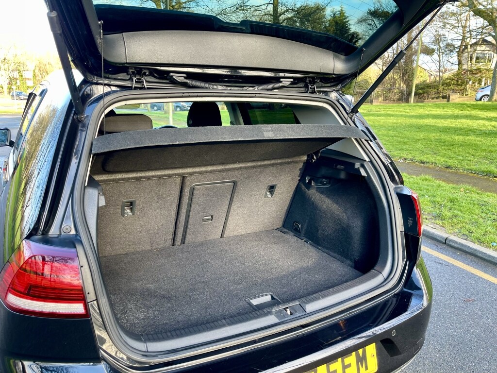 Used Volkswagen Golf 2017 for sale - 77896975: Photo 9