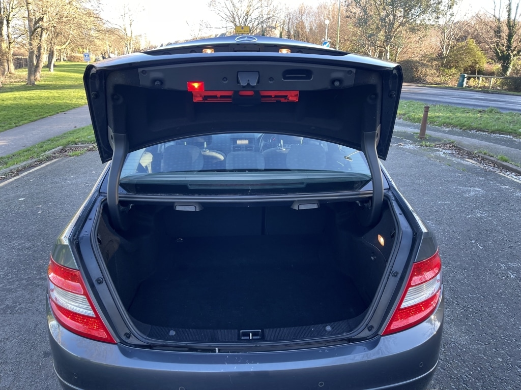 Used Mercedes-Benz C Class 2010 for sale - 77094700: Photo 12