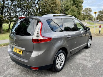 Used Renault Grand Scenic 2016 for sale - 75779637: Photo