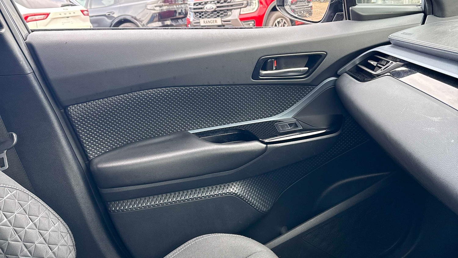 Used Toyota C-HR 2020 for sale - 76928924: Photo 13