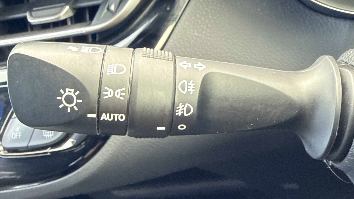 Used Toyota C-HR 2020 for sale - 76928924: Photo 22