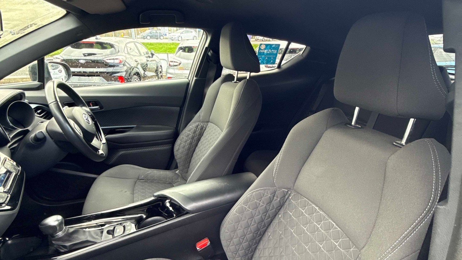 Used Toyota C-HR 2020 for sale - 76928924: Photo 9