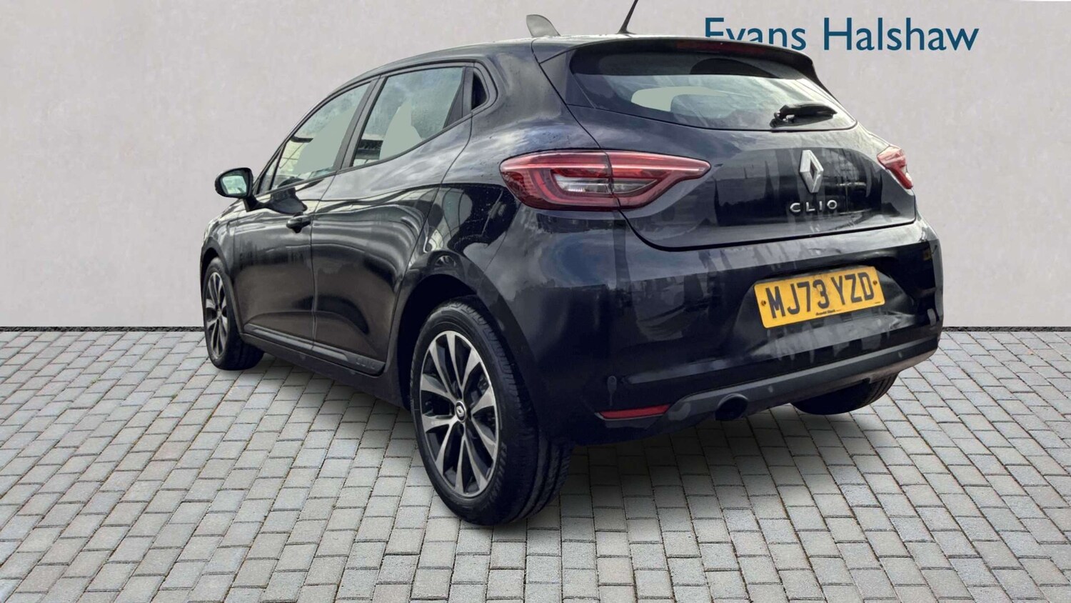 Used Renault Clio 2023 for sale - 77648779: Photo 2