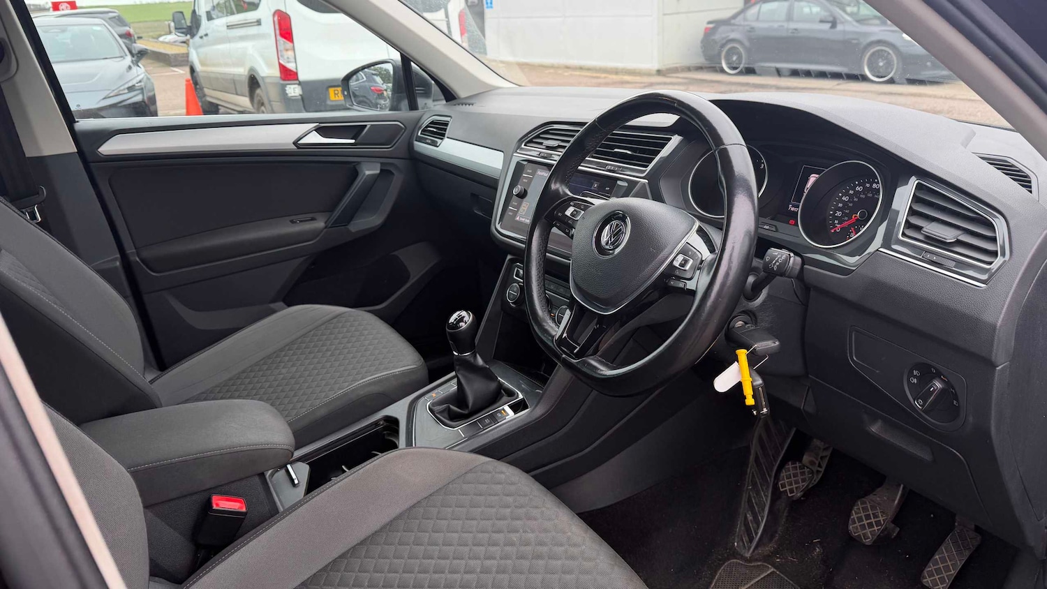 Used Volkswagen Tiguan 2018 for sale - 77458639: Photo 11