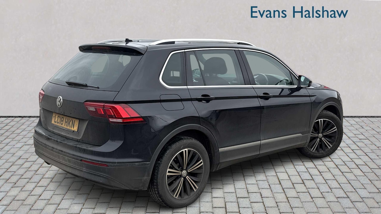 Used Volkswagen Tiguan 2018 for sale - 77458639: Photo 2