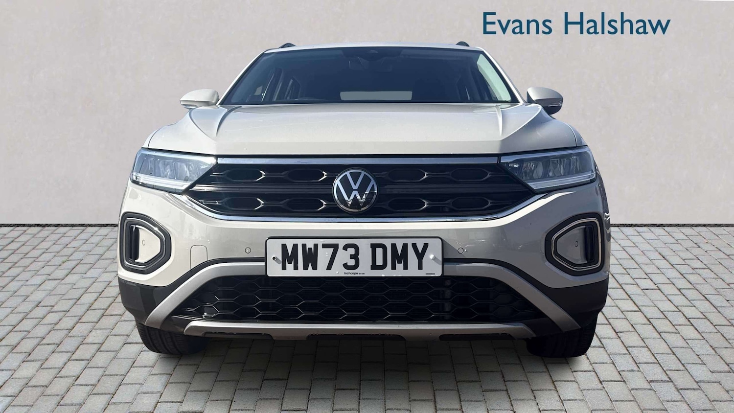 Used Volkswagen T-Roc 2023 for sale - 77972714: Photo 2