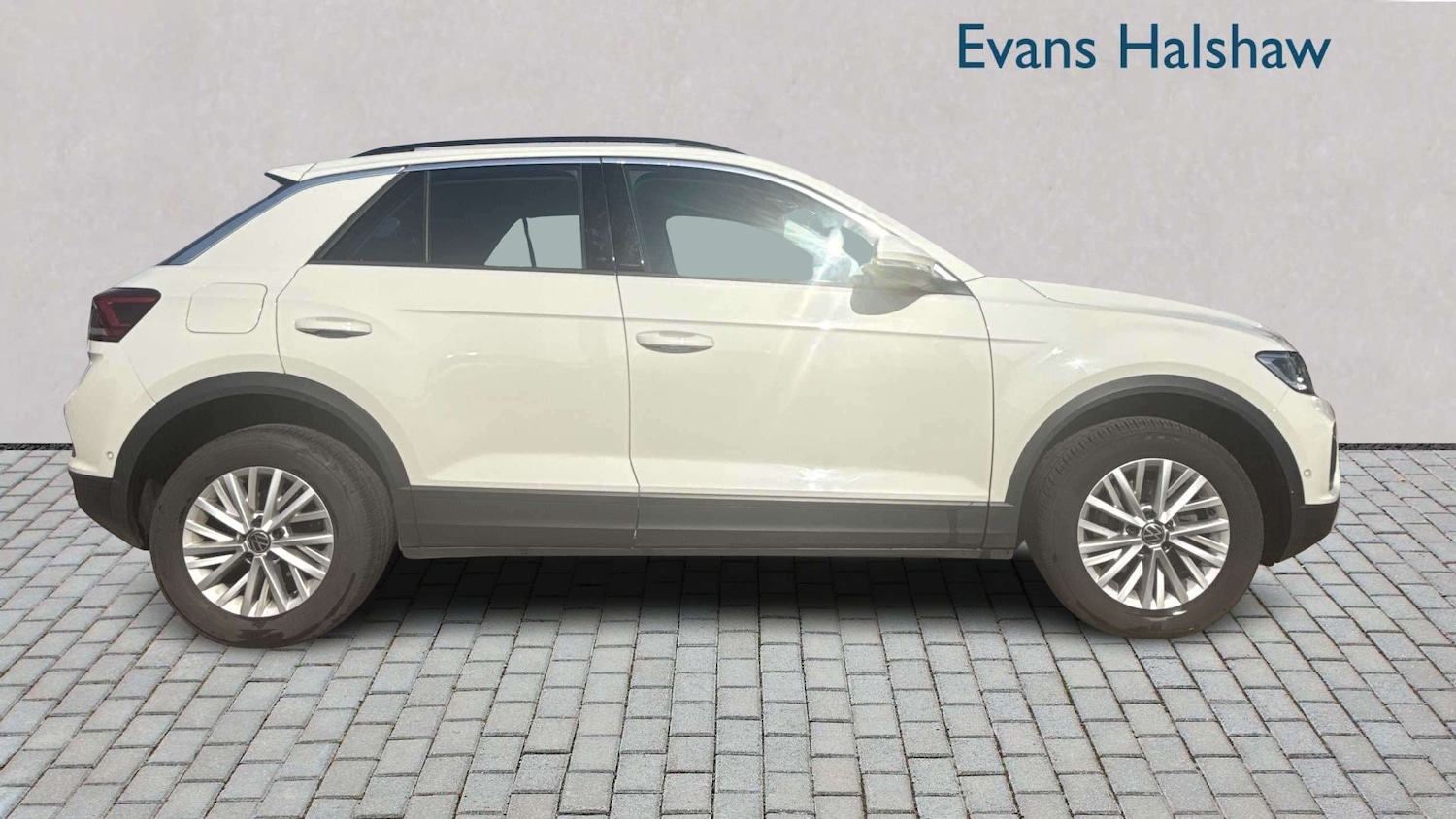 Used Volkswagen T-Roc 2023 for sale - 77972714: Photo 4