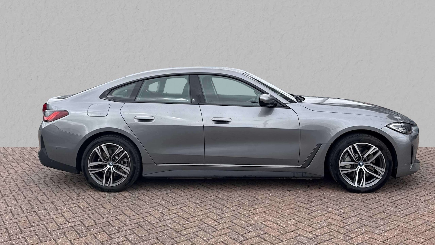 Used BMW i4 2024 for sale - 76113557: Photo 2