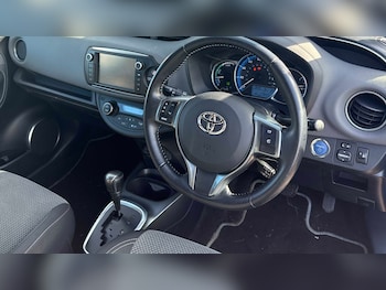 Used Toyota Yaris 2016 for sale - 77740948: Photo