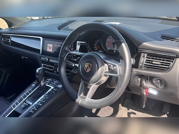 Used Porsche Macan 2021 for sale - 79002011: Photo