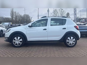 Used Dacia Sandero Stepway 2015 for sale - 77649032: Photo